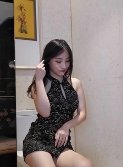高人气PANS头牌女神模特【西门小玉】大尺度私拍视图四弹，各种露奶露逼情趣装，亮点是摄影师全程PUA对话 截图2