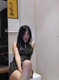高人气PANS头牌女神模特【西门小玉】大尺度私拍视图四弹，各种露奶露逼情趣装，亮点是摄影师全程PUA对话 截图3