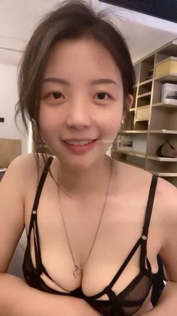 新人！女神~好美~好纯~疯狂推荐【卖萌希瑞】大秀过瘾~！没毛的逼逼，配上这懵懂可爱的表情 截图8