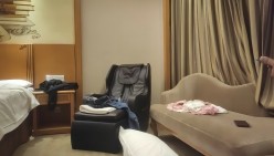 妇女收割机、胖子传媒工作室_粉衣短裙外围美女，换上黑丝跪地卖力口交，架腿侧入啪啪自己揉胸 截图4