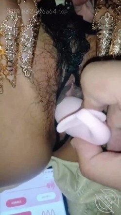 妈妈穿着飞天敦煌服饰被我操了一下午~ 截图8