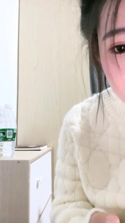 重磅回归，苏州G奶校花，真实线下可约【我不是学妹】，雪白美乳~多汁大肥逼，馒头穴名器还有张好脸蛋，没有一处软肋 截图1