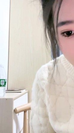 重磅回归，苏州G奶校花，真实线下可约【我不是学妹】，雪白美乳~多汁大肥逼，馒头穴名器还有张好脸蛋，没有一处软肋 截图3