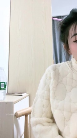 重磅回归，苏州G奶校花，真实线下可约【我不是学妹】，雪白美乳~多汁大肥逼，馒头穴名器还有张好脸蛋，没有一处软肋 截图4