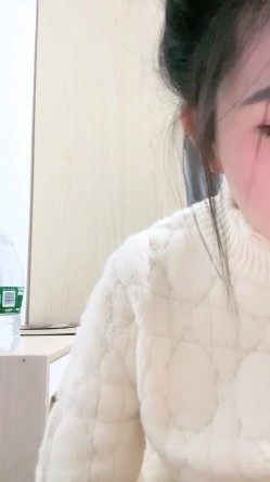 重磅回归，苏州G奶校花，真实线下可约【我不是学妹】，雪白美乳~多汁大肥逼，馒头穴名器还有张好脸蛋，没有一处软肋 截图5