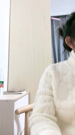 重磅回归，苏州G奶校花，真实线下可约【我不是学妹】，雪白美乳~多汁大肥逼，馒头穴名器还有张好脸蛋，没有一处软肋 截图6
