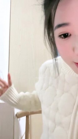 重磅回归，苏州G奶校花，真实线下可约【我不是学妹】，雪白美乳~多汁大肥逼，馒头穴名器还有张好脸蛋，没有一处软肋 截图7