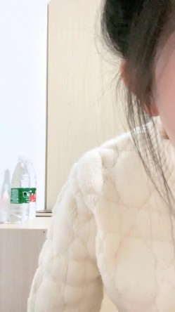重磅回归，苏州G奶校花，真实线下可约【我不是学妹】，雪白美乳~多汁大肥逼，馒头穴名器还有张好脸蛋，没有一处软肋 截图8