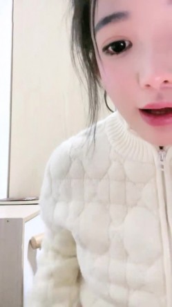 重磅回归，苏州G奶校花，真实线下可约【我不是学妹】，雪白美乳~多汁大肥逼，馒头穴名器还有张好脸蛋，没有一处软肋 截图9