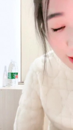 重磅回归，苏州G奶校花，真实线下可约【我不是学妹】，雪白美乳~多汁大肥逼，馒头穴名器还有张好脸蛋，没有一处软肋 截图11
