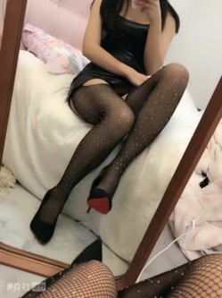 清纯反差双马尾LO萌妹『妄摄娘』福利私拍 在外是同学老师眼中的乖乖女，在私下是哥哥的鸡巴套子！ 截图13