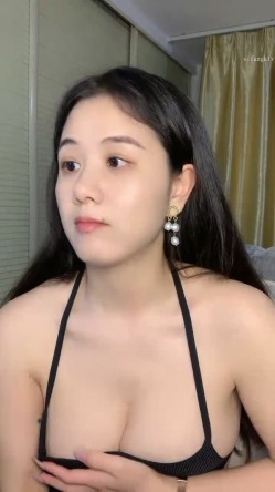 御姐下海！超级漂亮~【魔鬼baby】，风韵动人，双目含情，喜欢这一款的不要错过，身材也是极品 截图3