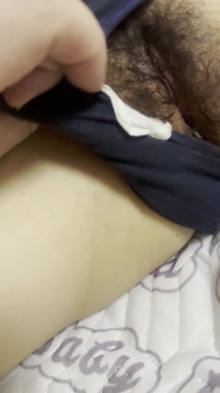 大神约炮西域美女来自新疆的小姐姐 第一次见面来姨妈就喝了一杯啤酒去她家浴血奋 截图1