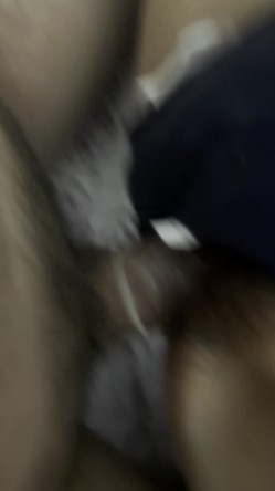 大神约炮西域美女来自新疆的小姐姐 第一次见面来姨妈就喝了一杯啤酒去她家浴血奋 截图13