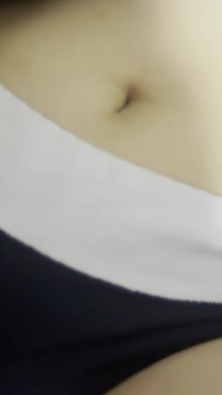 大神约炮西域美女来自新疆的小姐姐 第一次见面来姨妈就喝了一杯啤酒去她家浴血奋 截图16
