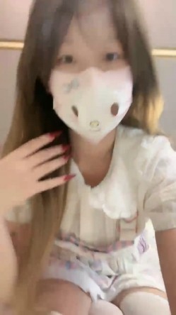 G奶校花~20小时~【小初恋】，清纯指数极高，年龄看着不大这对大奶子真是惊人 截图3