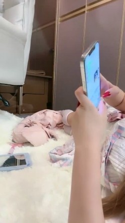 G奶校花~20小时~【小初恋】，清纯指数极高，年龄看着不大这对大奶子真是惊人 截图5