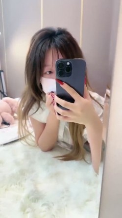 G奶校花~20小时~【小初恋】，清纯指数极高，年龄看着不大这对大奶子真是惊人 截图6