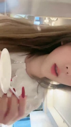 G奶校花~20小时~【小初恋】，清纯指数极高，年龄看着不大这对大奶子真是惊人 截图12