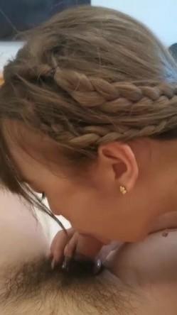03年大奶职校妹，听话会化妆，有礼貌：‘你在拍视频吗？’ 男：你放心吧，我不拍你。 那对大白兔摇 截图1