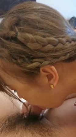 03年大奶职校妹，听话会化妆，有礼貌：‘你在拍视频吗？’ 男：你放心吧，我不拍你。 那对大白兔摇 截图3