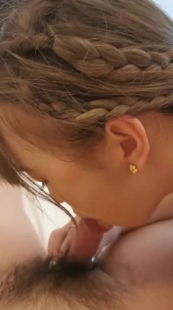 03年大奶职校妹，听话会化妆，有礼貌：‘你在拍视频吗？’ 男：你放心吧，我不拍你。 那对大白兔摇 截图4