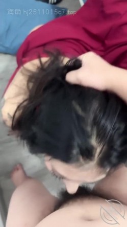 海角【奶子即正义】小母狗终于大方完整露脸了，甜美御姐超级漂亮，调教成母狗，深喉差点吐，滴蜡操逼，换爆菊！差点操哭 截图12
