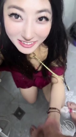 海角【奶子即正义】小母狗终于大方完整露脸了，甜美御姐超级漂亮，调教成母狗，深喉差点吐，滴蜡操逼，换爆菊！差点操哭 截图16