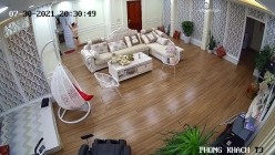 黑客破解网络摄像头监控偷拍 豪宅里贵妇练习瑜伽过程中就被操了 截图7