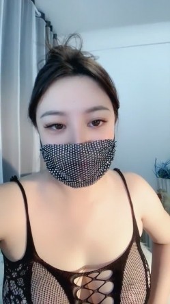 ️新人H巨乳女神【致命舒芙蕾】下海福利，奶罩都包不住~狂甩大波~电臀~超高颜值极品炮架 截图9