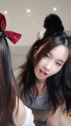 极品高颜冷艳御姐，反差小妈感女主播「金刚护撸娃」「小奶猫」密码房激情淫语撩骚，和姐妹下海大秀，互舔互口假鸡巴互插 截图6