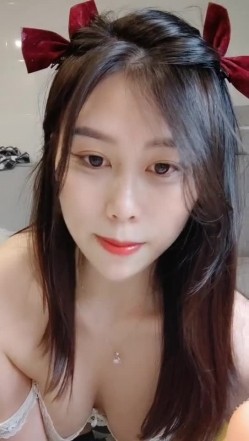 极品高颜冷艳御姐，反差小妈感女主播「金刚护撸娃」「小奶猫」密码房激情淫语撩骚，和姐妹下海大秀，互舔互口假鸡巴互插 截图11