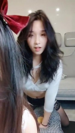 极品高颜冷艳御姐，反差小妈感女主播「金刚护撸娃」「小奶猫」密码房激情淫语撩骚，和姐妹下海大秀，互舔互口假鸡巴互插 截图12