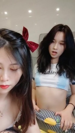极品高颜冷艳御姐，反差小妈感女主播「金刚护撸娃」「小奶猫」密码房激情淫语撩骚，和姐妹下海大秀，互舔互口假鸡巴互插 截图14