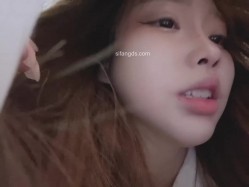 四川美术学院小网红，抖音泄密，【苏韵雯】，兼职美术老师，大尺度露三点啪啪，粉穴水汪汪超赞！ 截图2