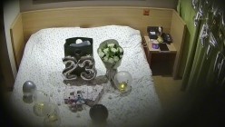 最新酒店偷拍 骚妹为男友23岁庆生布置浪漫现场也把自己包装好送他穿上情趣丝袜做爱 截图10