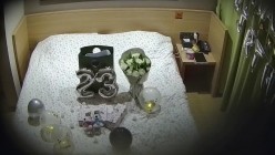 最新酒店偷拍 骚妹为男友23岁庆生布置浪漫现场也把自己包装好送他穿上情趣丝袜做爱 截图14