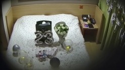 最新酒店偷拍 骚妹为男友23岁庆生布置浪漫现场也把自己包装好送他穿上情趣丝袜做爱 截图15