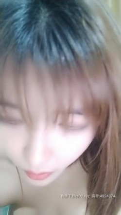 敏感学生妹露脸被蒙面大哥床上玩逼捅菊花，大鸡巴各种体位抽插爆草蹂躏，表情骚极了，不断呻吟还自己抠穴 截图16