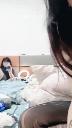 ️猫系校花女神【乖乖饱饱】超级漂亮 裸舞 道具 爽死 截图15