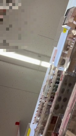 【精品CD】口罩短裙小姐姐独自一个人逛商店这白内真不错 截图3