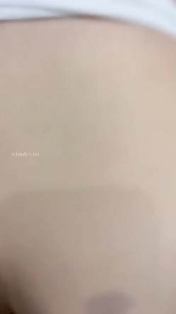 高颜值粉穴，阴毛稀疏年轻漂亮的反差女大，被无套爆操，叫声淫荡 截图3
