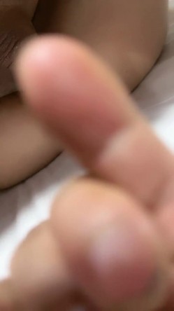 高颜值粉穴，阴毛稀疏年轻漂亮的反差女大，被无套爆操，叫声淫荡 截图7