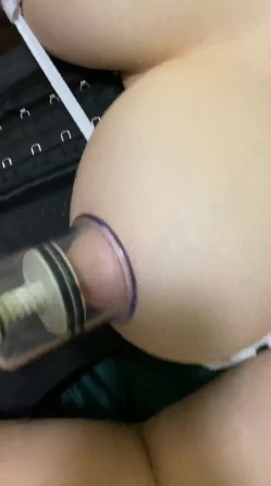推特极品00后巨乳小母狗kimheezk被调教的非常好 想不想牵一下母狗的肥臀大奶呢？真羡慕她主人 截图6