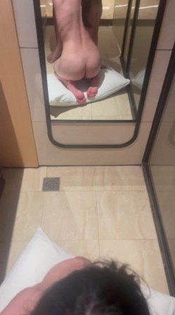 广西无毛表妹露脸性爱自拍，各种自慰器束缚跪地，认真吮吸肉棒妙不可言 截图1