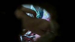 门缝TP打工小夫妻 看到他老婆身材和那对明晃晃的车大灯 才知道猪头阿三这么疼老婆 截图4