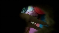 门缝TP打工小夫妻 看到他老婆身材和那对明晃晃的车大灯 才知道猪头阿三这么疼老婆 截图5