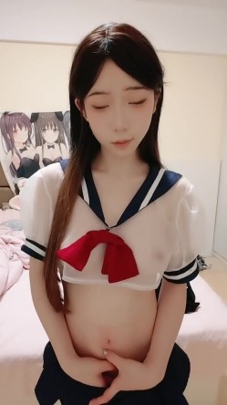 极品学姐下海赚学费，全程露脸制服情趣装诱惑狼友，无毛白虎逼性感漂亮，口交假鸡巴道具抽插特写展示好骚啊 截图6