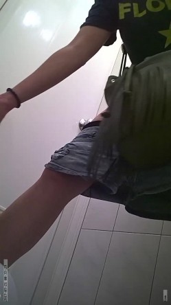 TP大神（野狼）商场女厕偷拍多位漂亮的美女 截图14