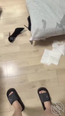 海角【奶子即正义】【少妇天花板】丰满美乳翘臀甜美少妇，笑起来太甜了，甘当SM母狗，操逼爆菊滴蜡 请求扇耳光，喝尿等 截图13